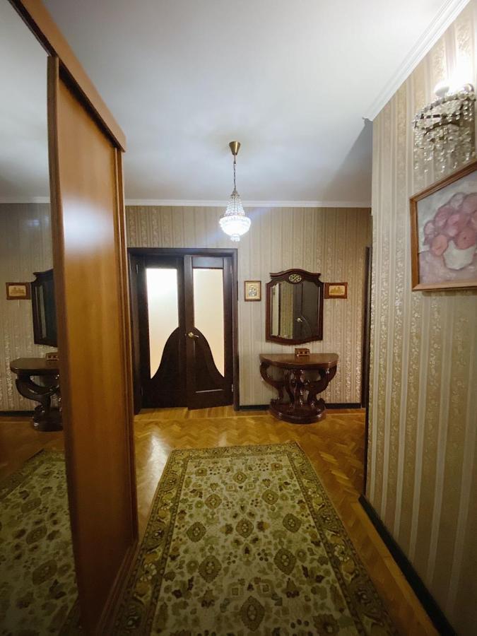 Большая Четырехкомнатная Квартира С Двумя Балконами У Моря В Центре Сухума,В Абхазии Sukhumi Esterno foto